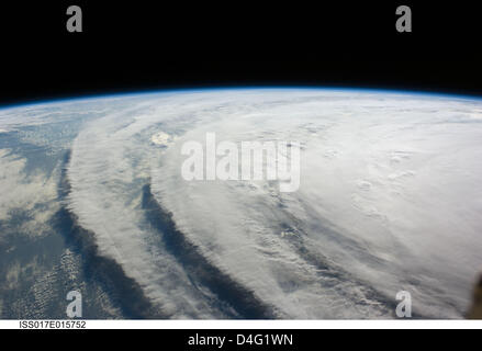 L'image satellite prise dans 04 septembre 2008 fourni par nous NASA affiche 'ouragan Ike vu à partir de la station spatiale internationale ISS. Le monstre l'ouragan a frappé Galvestone, TX, United States le 13 septembre avec toute la force de 175 km/h causant d'immenses dégâts. L'Ike windforce 8 zone de service sur un secteur aussi vaste que l'Allemagne qui fait de 'Ike comparable à 'Katrina' ou ' Banque D'Images