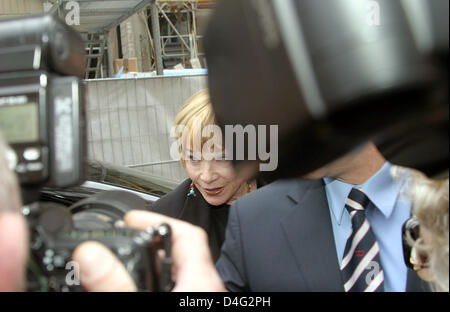 Actrice et auteur américain Shirley MacLaine arrive au magasin Dussmann culturelles à Berlin, Allemagne, 16 septembre 2008. MacLaine signe son livre 'Weiser, nicht leiser !' ('Sage-Ing alors que l'âge-ing'). Photo : Xamax Banque D'Images