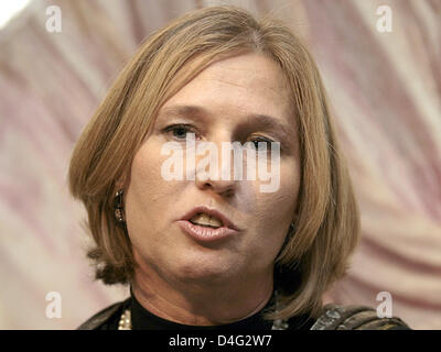La ministre israélienne des Affaires étrangères Tzipi Livni, représenté à Tel Aviv, Israël, 03 juin 2008. Mme Livni a été élue présidente de la décision d'Israël Kadima debout à son rival le plus difficile, le ministre des Transports Shaul Mofaz, avec 431 votes, que les médias israéliens rapport le 18 septembre 2008. Mme Livni assumera la présidence du parti du Premier ministre israélien Ehud Olmert, qui est suspect Banque D'Images