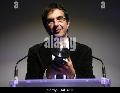 Le cinéaste canadien Atom Ergoyan prononce un discours lors de l'effusion des Douglas Sirk Award au CinemaxX cinéma à Hambourg, Allemagne, 27 septembre 2008. 63 ans, a obtenu le prix dans la portée de Filmfest Hambourg après la première Allemande de son film 'Adoration'. Photo : en mode SP (Single Pulse Jens Banque D'Images
