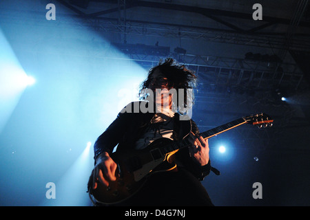 Barcelone, Espagne - MAR 5 : : Ray Toro, guitariste de My Chemical Romance, bande fonctionne à Sant Jordi Club. Banque D'Images