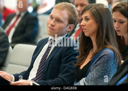 Berlin, Allemagne, Pierce Bush, petit-fils de George Bush, avec sa petite amie Lindsey Fondren Banque D'Images
