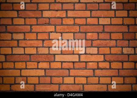 La façade sur le vieux mur de brique pour l'arrière-plan de conception. Banque D'Images