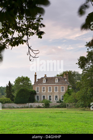 Buscot Manor House à la périphérie de Buscot dans les Cotswolds, Oxfordshire, Angleterre. L'été (juillet) 2010. Banque D'Images