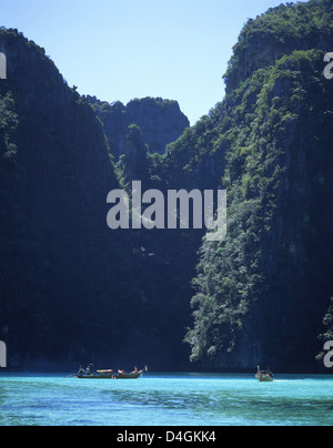 Monolithes de calcaire, Koh Phi Phi Le, les îles Phi Phi, province de Krabi, Thaïlande Banque D'Images