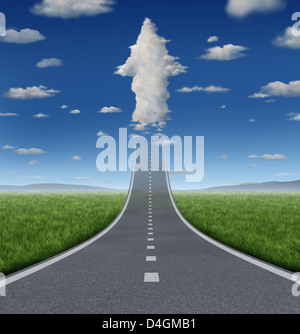 Pas de limites succès concept avec une route ou route allant de l'avant la décoloration dans le ciel avec un groupe de nuages en forme d'une flèche vers le haut comme un symbole de la liberté financière et de leurs aspirations. Banque D'Images