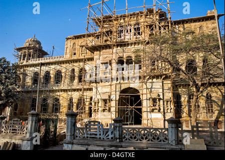 Morvi Temple (le Secrétariat) d'un bâtiment administratif avec un temple hindou du centre, Morvi, Gujarat, Inde Banque D'Images