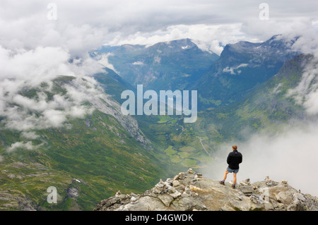 Vue du point de vue de montagne Dalsnibba, près de Geiranger, More og Romsdal, Norvège, Scandinavie Banque D'Images