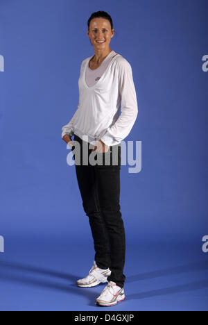 Ariane cavalier allemand Friedrich pose au cours de la pourvoirie pour les Jeux Olympiques de Beijing 2008 à Kurmainz barracks à Mainz, Allemagne, 09 juillet 2008. Photo : Rolf Vennenbernd Banque D'Images