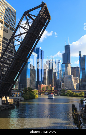 Rivière de Chicago et de l'Ouest zone de boucle, Willis Tower, Chicago, Illinois, États-Unis Banque D'Images