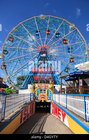 Wonder Wheel Denos, parc d'attraction, Coney Island, Brooklyn, New York City, USA Banque D'Images