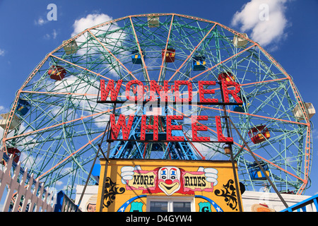 Wonder Wheel Denos, parc d'attraction, Coney Island, Brooklyn, New York City, USA Banque D'Images