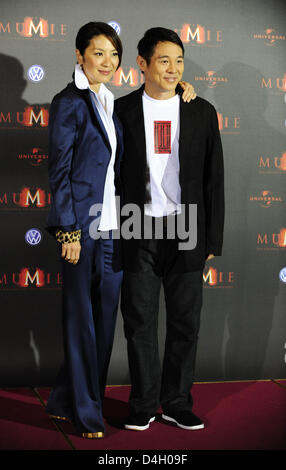 L'actrice malaisienne Michelle Yeoh et l'acteur chinois Jet Li posent au photocall pour leur film 'La momie : la tombe de l'Empereur Dragon' à Berlin, Allemagne, 23 juillet 2008. La troisième partie de la série "factices" est ouvert dans les salles allemandes le 07 août 2008. Photo : Soeren Stache Banque D'Images