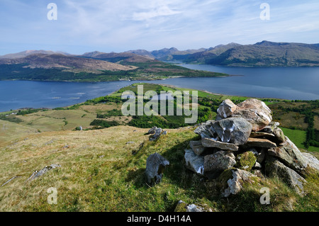 Voir l'ouest à travers l'Corran Narrows sur le Loch Linnhe avec le Glen Coe en toile de fond Banque D'Images