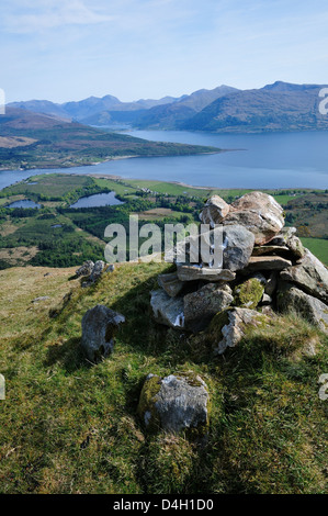 Voir l'ouest à travers l'Corran Narrows sur le Loch Linnhe avec le Glen Coe en toile de fond Banque D'Images