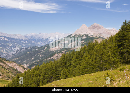 Le col de la chaîne de montagne et par la vallée de l'Ubaye, Alpes de Haute Provence, Provence, France Banque D'Images