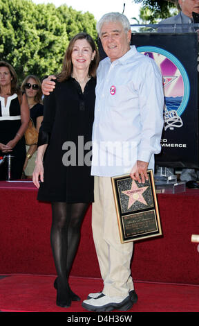 La photo montre Lauren Shuler-Donner American Film producteur et réalisateur Richard Donner pendant leur cérémonie conjointe de deux nouvelles étoiles sur le Hollywood Walk of Fame à Hollywood, Los Angeles, 16 octobre 2008. Photo : Hubert Boesl Banque D'Images