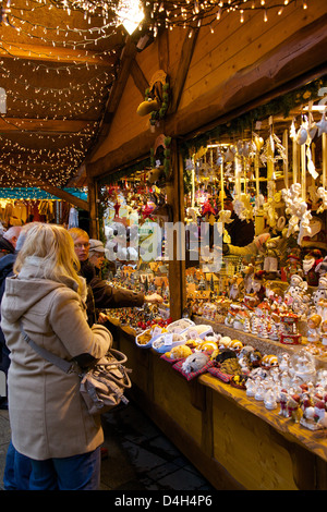 Marché de Noël stand, Dortmund, Rhénanie du Nord-Westphalie, Allemagne Banque D'Images