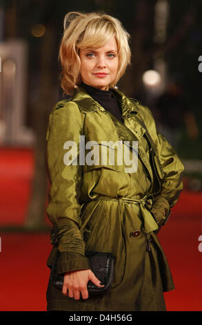 L'actrice Mena Suvari nous, qui est né en Grèce, promenades le tapis rouge pour la projection du film 'Le Jardin d'Eden' à Rome's Park de l'Auditorium de la musique au cours de la 3ème Festival International du Film de Rome, Rome, Italie, 26 octobre 2008. Photo : Hubert Boesl Banque D'Images