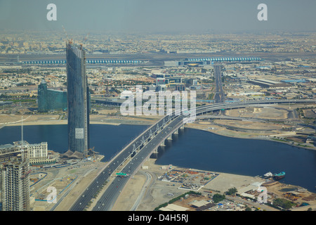 Vue de l'Aéroport International de Dubaï à partir de seaplane, Dubaï, Émirats arabes unis, Moyen Orient Banque D'Images