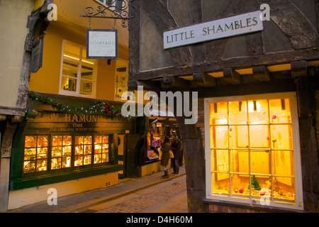 La pagaille à Noël, York, Yorkshire, Angleterre, Royaume-Uni Banque D'Images