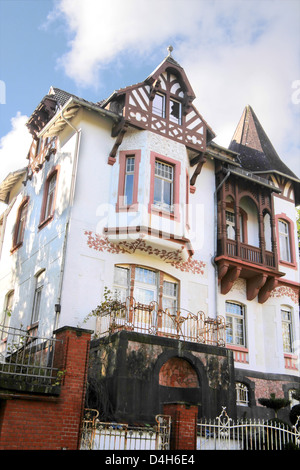 Maison de style Art Nouveau dans un quartier résidentiel à Wiesbaden, Hesse, Allemagne Banque D'Images