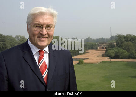 Le ministre allemand des affaires étrangères, Frank-Walter Steinmeier, visite le tombeau de Humayun ?s à New Delhi, Inde, 20 novembre 2008. L'homme politique, qui a commencé sa visite en Inde de plusieurs jours le 18 novembre, continuera à Bangalore. Photo : Arno Burgi Banque D'Images