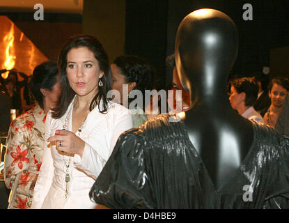 La princesse Mary du Danemark visites la bibliothèque de la Thaïlande et du centre de design créatif (CTPD) à Bangkok, Thaïlande, 25 novembre 2008. L'année 2008 marque les 150 ans de relations diplomatiques entre le Danemark et la Thaïlande. La Princesse et son mari la tête de la plus grande entreprise danoise délégation à la Thaïlande. Photo : Albert Philip van der Werf (Pays-Bas) Banque D'Images