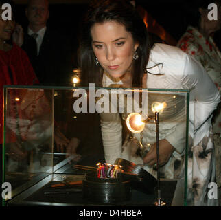 La princesse Mary du Danemark visites la bibliothèque de la Thaïlande et du centre de design créatif (CTPD) à Bangkok, Thaïlande, 25 novembre 2008. L'année 2008 marque les 150 ans de relations diplomatiques entre le Danemark et la Thaïlande. La Princesse et son mari la tête de la plus grande entreprise danoise délégation à la Thaïlande. Photo : Albert Philip van der Werf(Pays-Bas) Banque D'Images