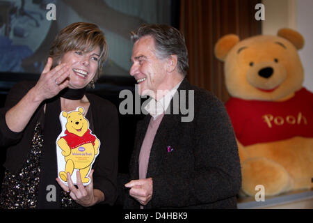 La Princesse Laurentien des Pays-Bas reçoit le premier livre audio interactive d ?Winnie ? Acteur de Willem Nijholt à Zoo Artis d'Amsterdam, Pays-Bas, 25 novembre 2008. La princesse et Nijholt enregistré quelques histoires du livre. Photo : Patrick van Katwijk Banque D'Images