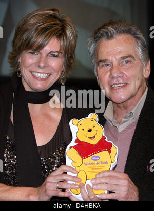 La Princesse Laurentien des Pays-Bas reçoit le premier livre audio interactive d ?Winnie ? Acteur de Willem Nijholt à Zoo Artis d'Amsterdam, Pays-Bas, 25 novembre 2008. La princesse et Nijholt enregistré quelques histoires du livre. Photo : Patrick van Katwijk Banque D'Images