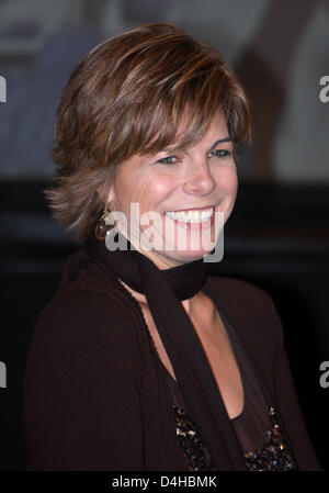 La Princesse Laurentien des Pays-Bas reçoit le premier livre audio interactive d ?Winnie ? Au Zoo Artis d'Amsterdam, Pays-Bas, 25 novembre 2008. La princesse et l'acteur Willem Nijholt enregistré quelques histoires du livre. Photo : Patrick van Katwijk Banque D'Images