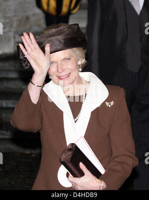 La Princesse Marie-Astrid de Luxembourg, mère de la mariée, de mariage civil assiste à l'archiduchesse Marie Christine d'Autriche et le Comte Rodolphe de Limburg Stirum à l'Hôtel de ville de Malines, Belgique, 06 décembre 2008. Photo : Albert Nieboer (Pays-Bas) Banque D'Images