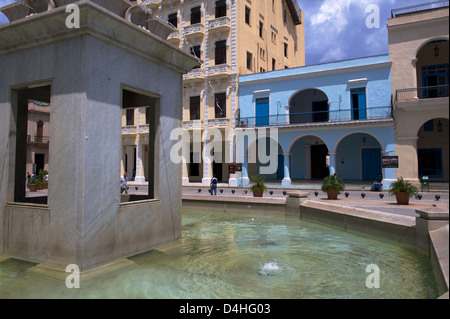 La Plaza Vieja, récemment restauré dans la Vieille Havane, Cuba Banque D'Images