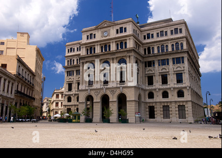 La Plaza Vieja, récemment restauré dans la Vieille Havane, Cuba Banque D'Images