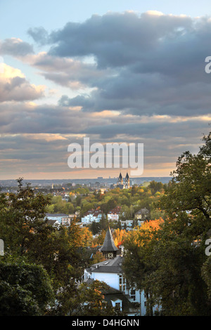 Avis de Wiesbaden à partir de Neroberg hill, Hesse, Allemagne Banque D'Images