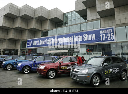 Saturne 2-Mode hybride cars devant Cobo-Hall au cours de la North American International Auto Show de Detroit, USA, 12 janvier 2009. Photo : Marijan Murat Banque D'Images