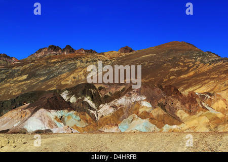 Les pistes variées d'artistes Palette dans la Death Valley, Californie Banque D'Images