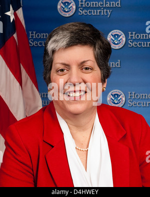 Janet Napolitano a été secrétaire du département de la sécurité intérieure de 2009 à 2013. Au cours de son mandat, elle a supervisé des initiatives critiques en matière de sécurité nationale, la coordination des interventions en cas de catastrophe et les efforts de lutte contre le terrorisme. Banque D'Images