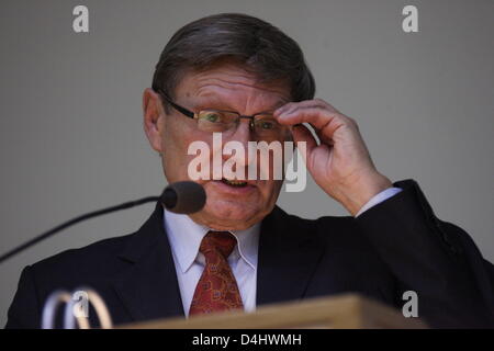 Sopot, Pologne. 14 mars 2013. Le professeur Leszek Balcerowicz propose une conférence à l'Université de Gdansk. Balcerowicz est un économiste polonais, l'ancien président de la Banque nationale de Pologne et vice-premier ministre dans le gouvernement de Tadeusz Mazowiecki. Il est célèbre pour la mise en œuvre du programme de transformation économique polonaise dans les années 1990, une thérapie de choc communément appelé le plan Balcerowicz.Il est professeur à l'Institut universitaire d'études et de formation dans les affaires européennes Le Collège d'Europe. Credit : Michal Fludra / Alamy Live News Banque D'Images