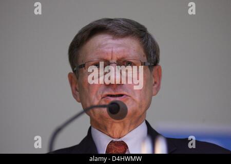 Sopot, Pologne. 14 mars 2013. Le professeur Leszek Balcerowicz propose une conférence à l'Université de Gdansk. Balcerowicz est un économiste polonais, l'ancien président de la Banque nationale de Pologne et vice-premier ministre dans le gouvernement de Tadeusz Mazowiecki. Il est célèbre pour la mise en œuvre du programme de transformation économique polonaise dans les années 1990, une thérapie de choc communément appelé le plan Balcerowicz.Il est professeur à l'Institut universitaire d'études et de formation dans les affaires européennes Le Collège d'Europe. Credit : Michal Fludra / Alamy Live News Banque D'Images