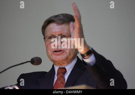 Sopot, Pologne. 14 mars 2013. Le professeur Leszek Balcerowicz propose une conférence à l'Université de Gdansk. Balcerowicz est un économiste polonais, l'ancien président de la Banque nationale de Pologne et vice-premier ministre dans le gouvernement de Tadeusz Mazowiecki. Il est célèbre pour la mise en œuvre du programme de transformation économique polonaise dans les années 1990, une thérapie de choc communément appelé le plan Balcerowicz.Il est professeur à l'Institut universitaire d'études et de formation dans les affaires européennes Le Collège d'Europe. Credit : Michal Fludra / Alamy Live News Banque D'Images