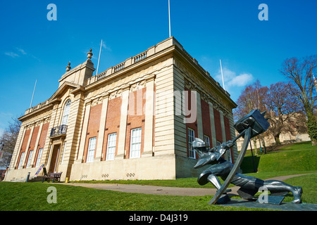 Usher Art Gallery a ouvert en 1927 l'Angleterre Lincolnshire Lincoln Terrasse danois Banque D'Images