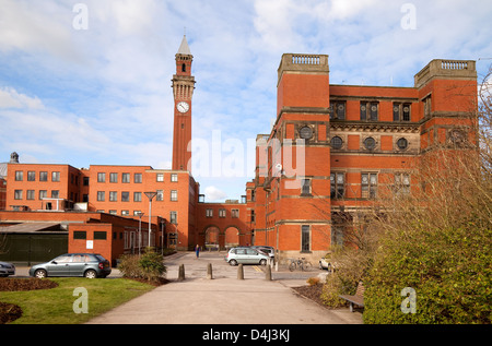 Les bâtiments en brique rouge et tour de l'horloge d'Edgbaston Campus, l'Université de Birmingham, UK Banque D'Images