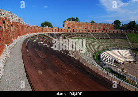 Le théâtre antique de Taormina, construit par les Grecs. Sicile, Italie. Banque D'Images