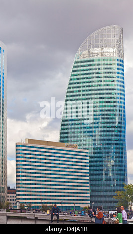 Tour T1, aussi connu sous le nom de GDF-Suez et la tour de l'hôtel Pullman, dans la zone d'affaires de la défense de Paris, France Banque D'Images