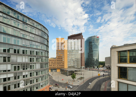 Berlin, Allemagne, le parc de la colonnade et de l'aile des bâtiments de la Potsdamer Platz Banque D'Images