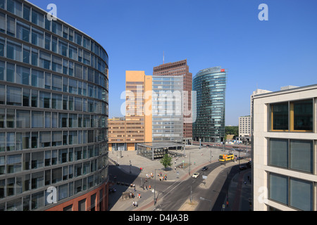 Berlin, Allemagne, le parc de la colonnade et de l'aile des bâtiments de la Potsdamer Platz Banque D'Images