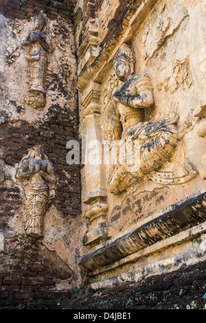 Ange sur le mur en Chedi , wat Ched yod à Chiangmai Banque D'Images