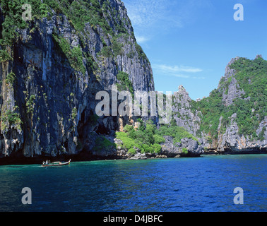 Monolithes de calcaire, Koh Phi Phi Le, les îles Phi Phi, province de Krabi, Thaïlande Banque D'Images